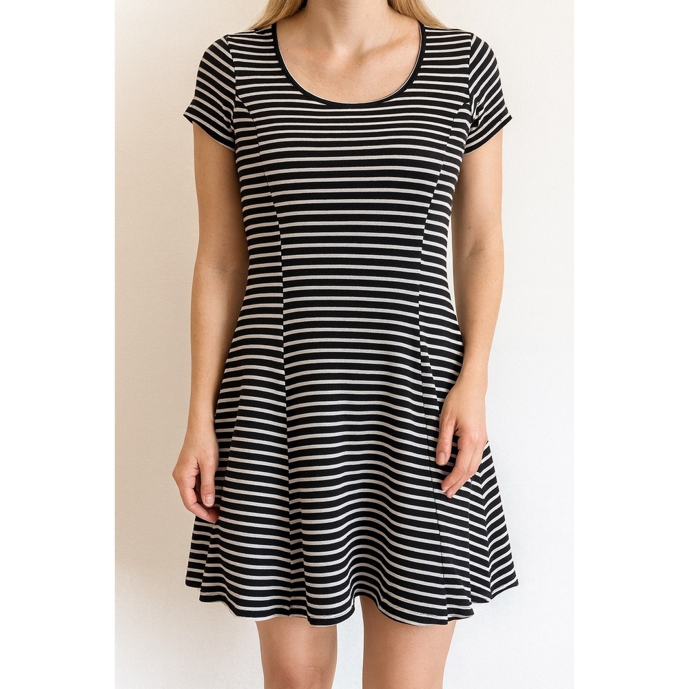 Rue21 Black White Striped Ribbed‎ Knit Bodycon Mini Dress - Medium